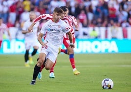 El futbolista del Sevilla, Kike Salas, en un partido disputado con el club hispalense hace dos temporadas.