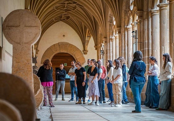 Etxepare Institutuak 2024an San Telmo Museoan egindako irakurleen topaketa.