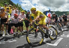 Tadej Pogacar, durante el pasado Tour de Francia seguido de Jonas Vingegaard y Primoz Roglic.