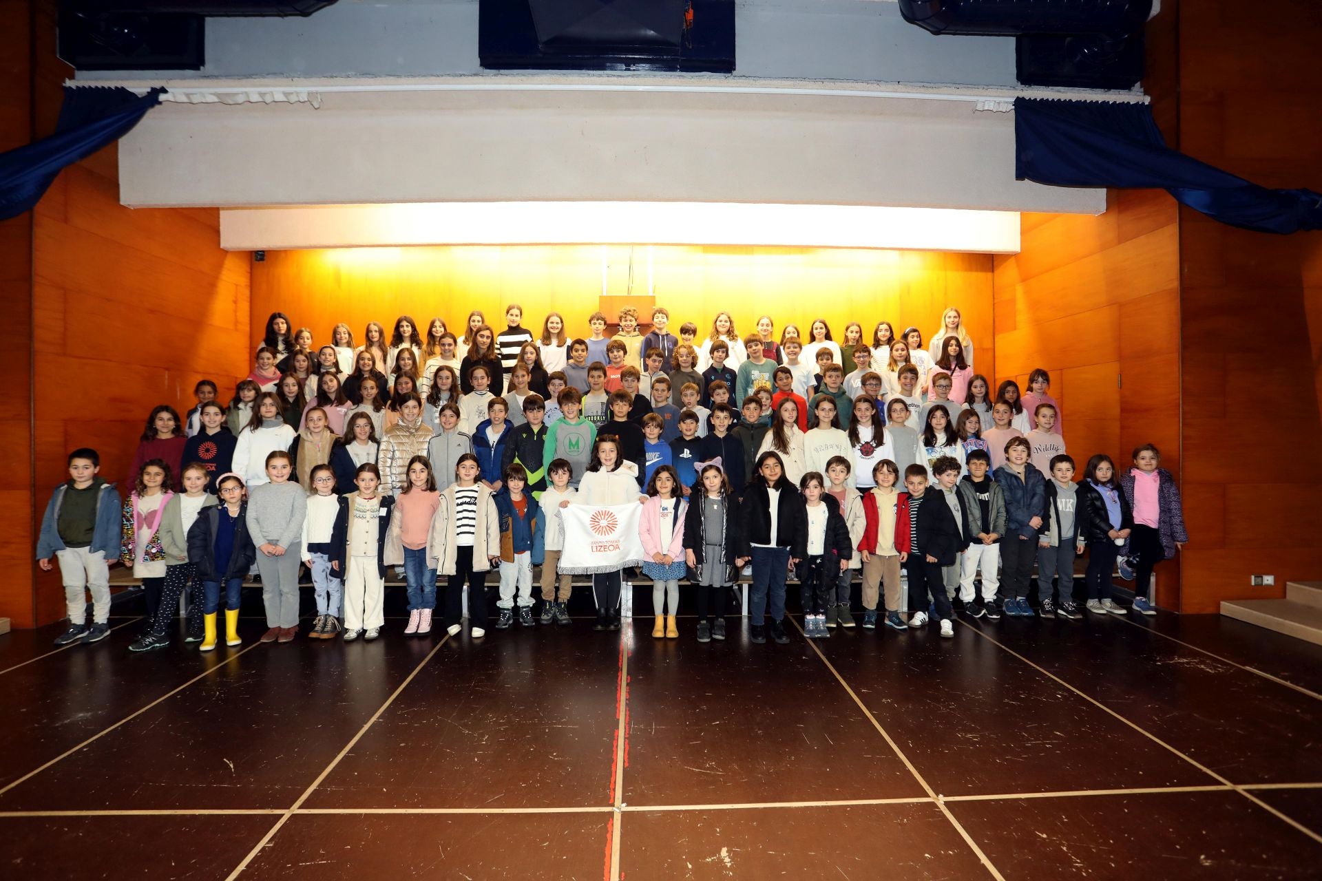 Segunda compañía de Santo Tomas Lizeoa Ikastola en la tamborrada infantil 2025