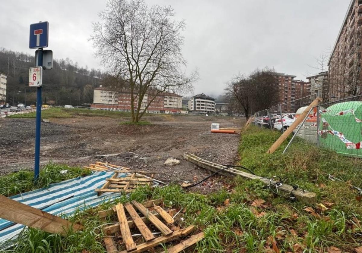 El aparcamiento de Pontika fue cerrado para comenzar las obras del parque Barandiaran.