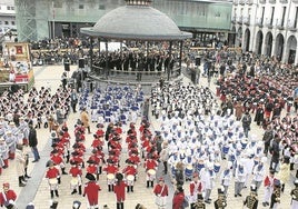 La Tamborrada Infantil, que se celebra mañana a partir de las 12.30, es uno de los puntos culminantes de San Sebastián en Azpeitia.