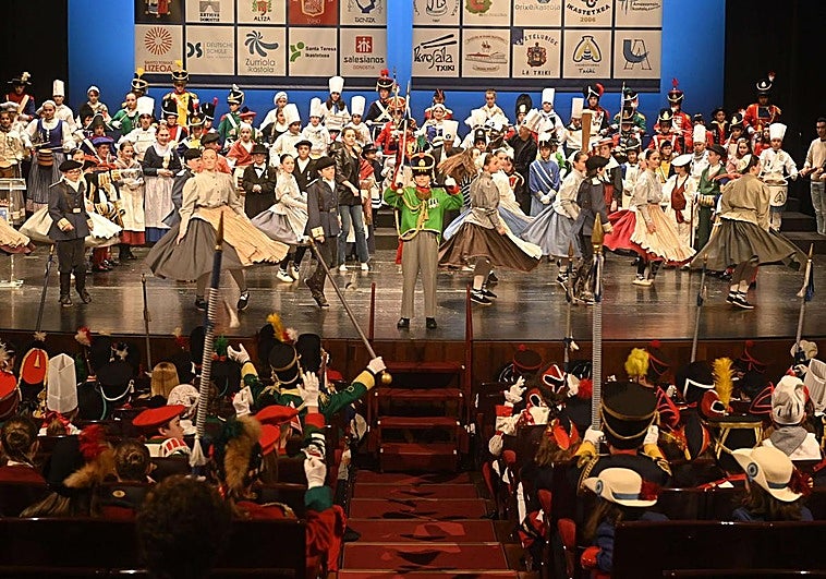 Presentación de los cargos de honor de la Tamborrada Infanfil.