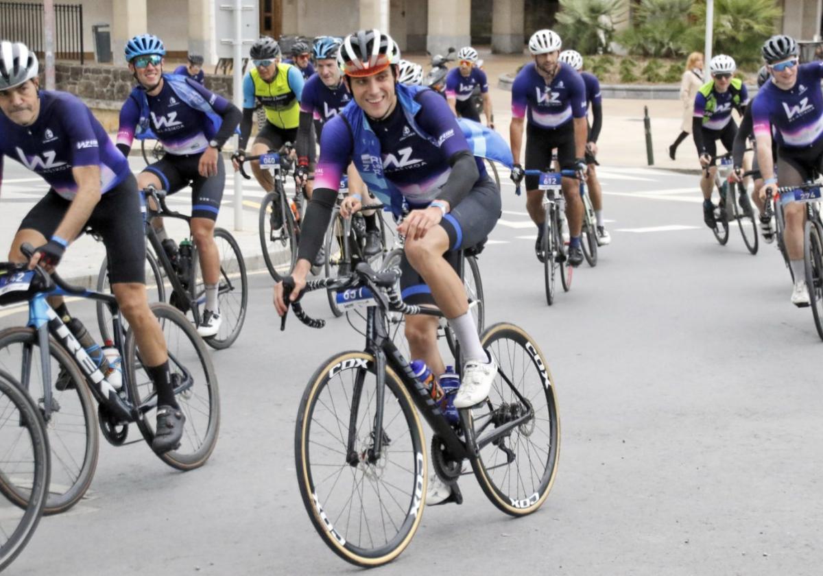 Un grupo de cicloturistas de regreso a Zarautz tras cumplimentar el recorrido por Gipuzkoa en la edición del pasado año.