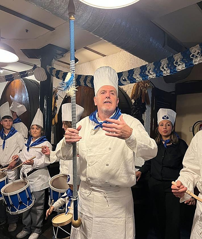 Imagen secundaria 2 - En México, París y Madrid sonaron anoche las marchas de Sarriegi.