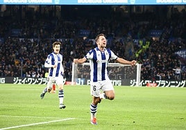Olasagasti celebra su gol ante el Rayo Vallecano en Anoeta en los octavos de final de la Copa del Rey