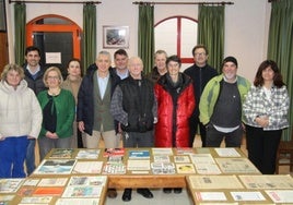 Representantes forales y municipales en el archivo.