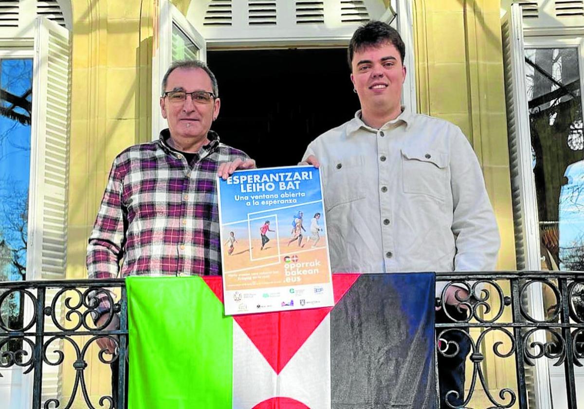 Teo Alberro y Aitzol Saizar tomaron parte en la presentación llevada a cabo en el Palacio de Aiete de San Sebastián.