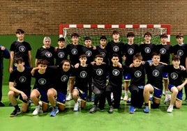 Equipo cadete de balonmano Urola EK RSA, campeón de Gipuzkoa tras una temporada en la que no ha conocido la derrota.