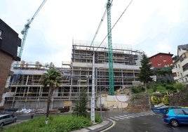 Obra de construcción de viviendas en el barrio de Intxaurrondo, en San Sebastián.