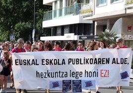 Imagen de archivo de una manifestación en favor de la pública en 2023.