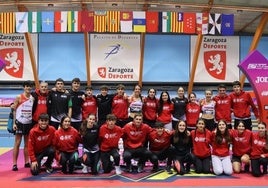 Integrantes del Super Amara-Bidasoa Atletiko Taldea en la final del Meeting DNA en Zaragoza.