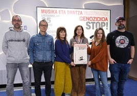 Representantes de Kulturatik y de la Escuela de Música y Danza de Donostia, durante la presentación del concierto este miércoles.