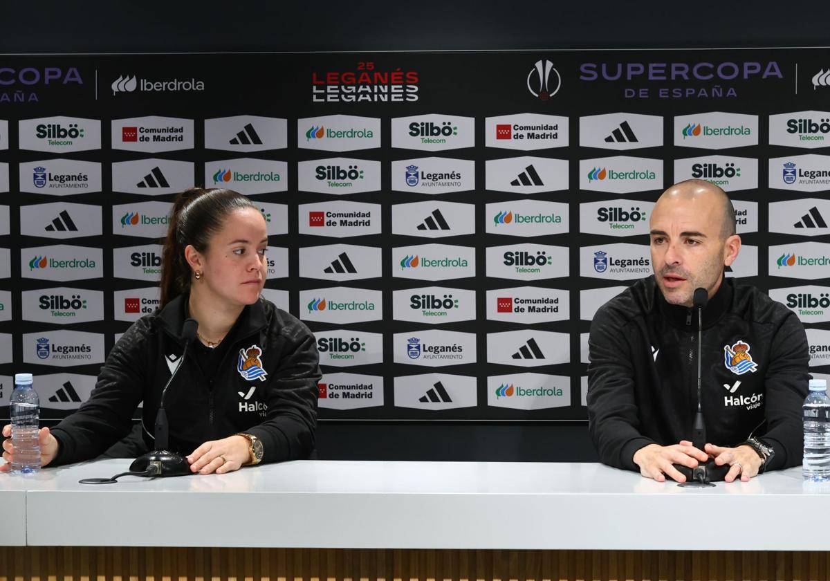 Nerea Eizagirre y José Luis Sánchez Vera, este miércoles en la sala de prensa de Zubieta.