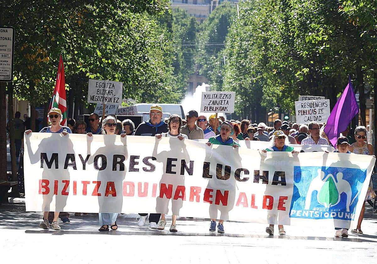 Protesta del colectivo de pensionistas en Donostia