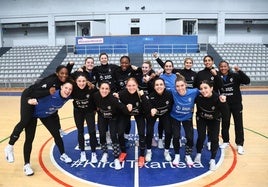 La plantilla del Super Amara Bera Bera posa ayer antes del último entrenamiento en el Gasca.