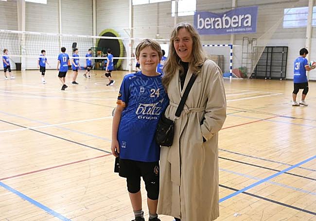 Amaia Ormazabal con su hijo Jon.