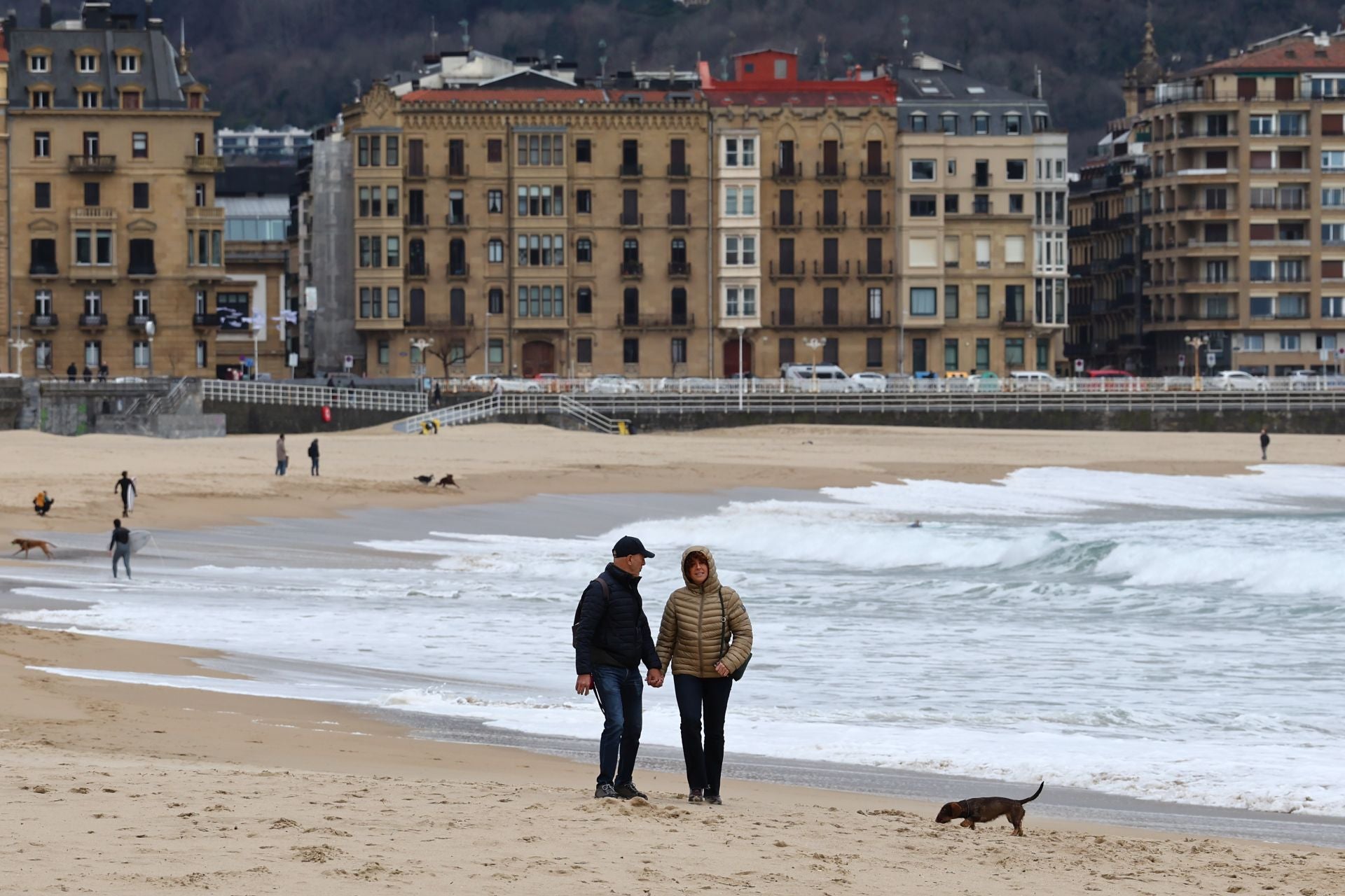 Viento y cielos nubosos para despedir la semana en San Sebastián