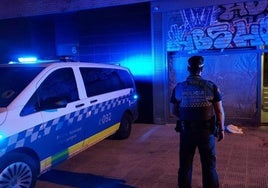 Lugar en el que se ha producido el crimen, en el barrio de la Rochapea. La víctima, Kayle Villar Pons.