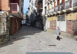 La calle Santiago luce renovada, al estilo de la calle San Pedro y sin plazas de aparcamiento.