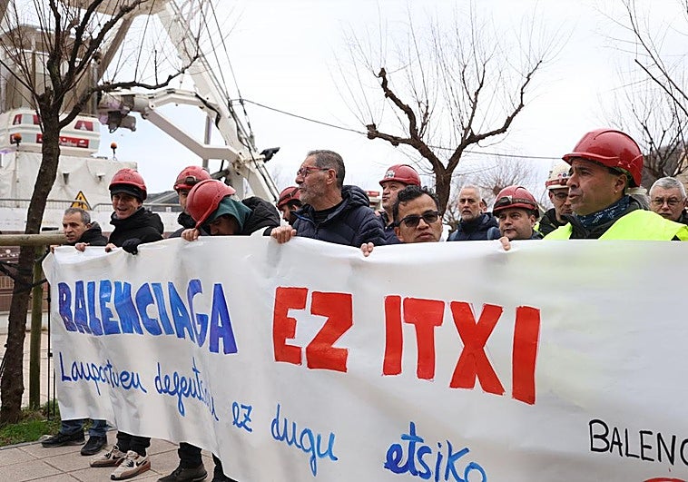 Protesta de los trabajadores de Astilleros Balenciaga este martes en Donostia