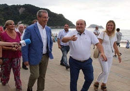 Itxaso Atutxa, Markel Olano, Andoni Ortuzar y Mireia Zarate, en un acto político del PNV en Zarautz.