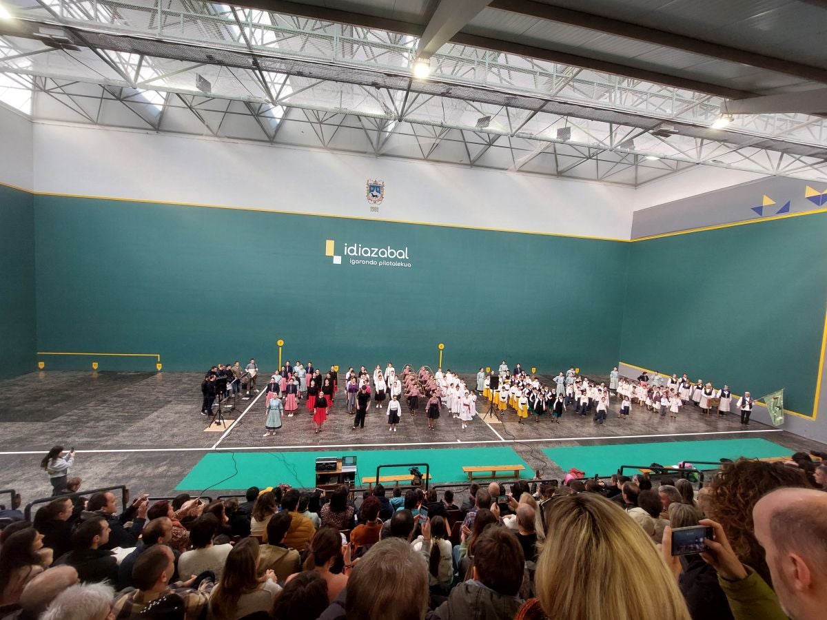 Idiazabal disfruta de sus fiestas con tradición y música