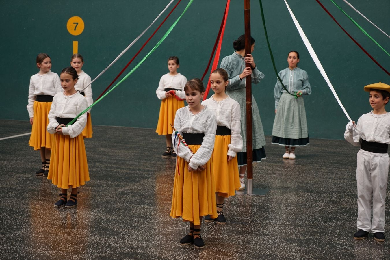 Idiazabal disfruta de sus fiestas con tradición y música