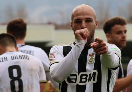 Sergio Benito celebró por dos veces en Barakaldo y venía de marcar en la jornada anterior en la goleada en casa sobre la Segoviana.