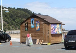 Puesto de helados junto a la playa el vernao pasado.