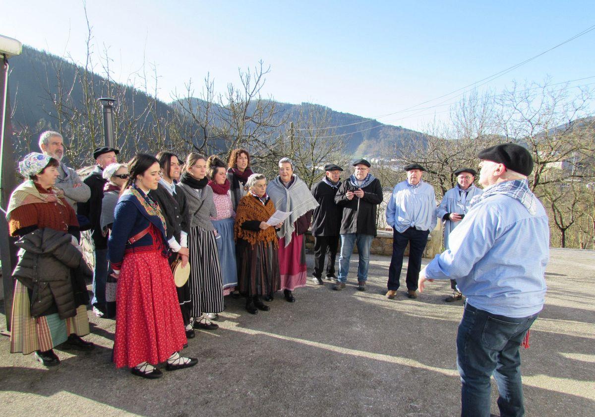 Soleadas coplas de Santa Agueda en Arrasate