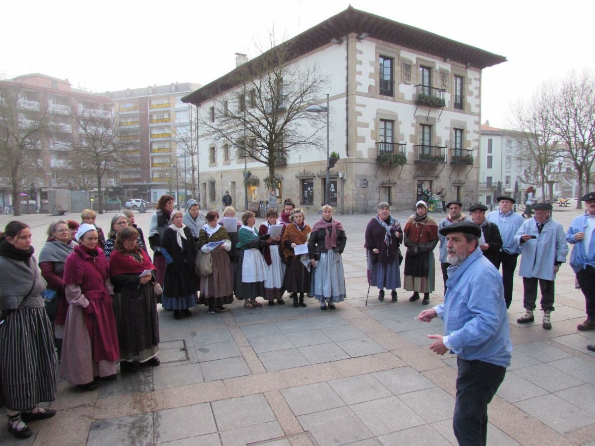 Soleadas coplas de Santa Agueda en Arrasate