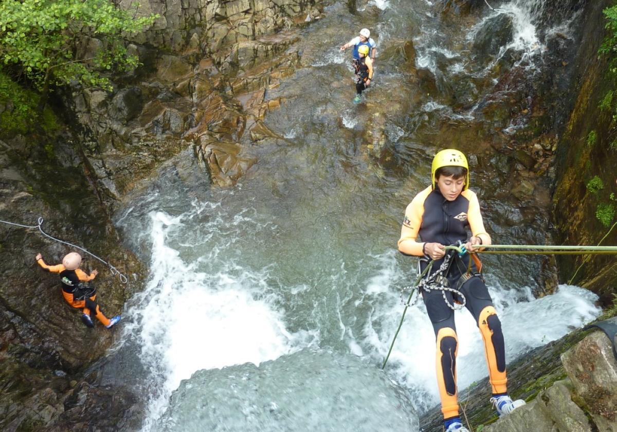 Descenso de cañones, una de las actividades de BKZ.