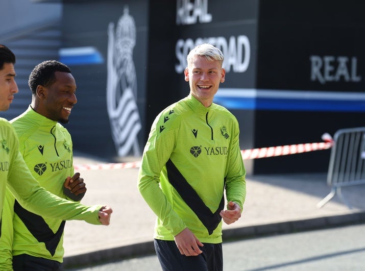 Óskarsson y Becker, alegres en el entrenamiento de este miércoles en Zubieta