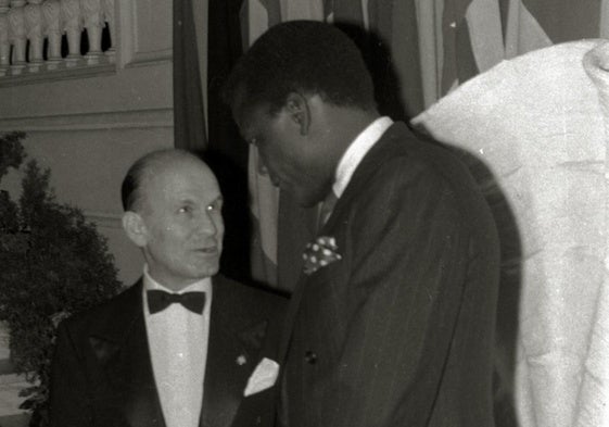 El director del Festival Miguel de Echarri, con Sidney Poitier.