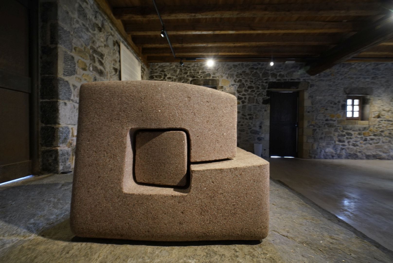 Exposición &#039;Harri, Lurra, Huts&#039; en Chillida Leku