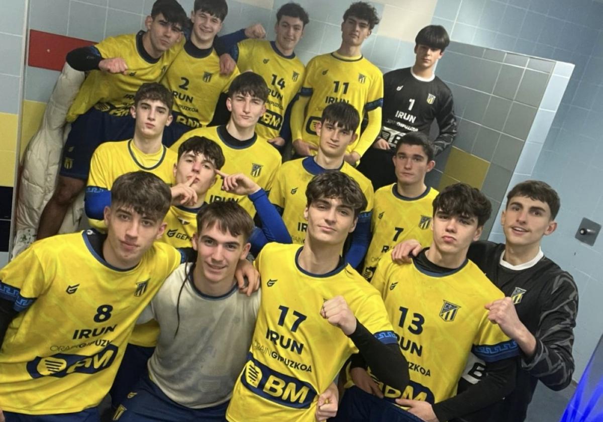 Jugadores del BM Bidasoa juvenil que disputarán la Minicopa de España en Lanzarote.