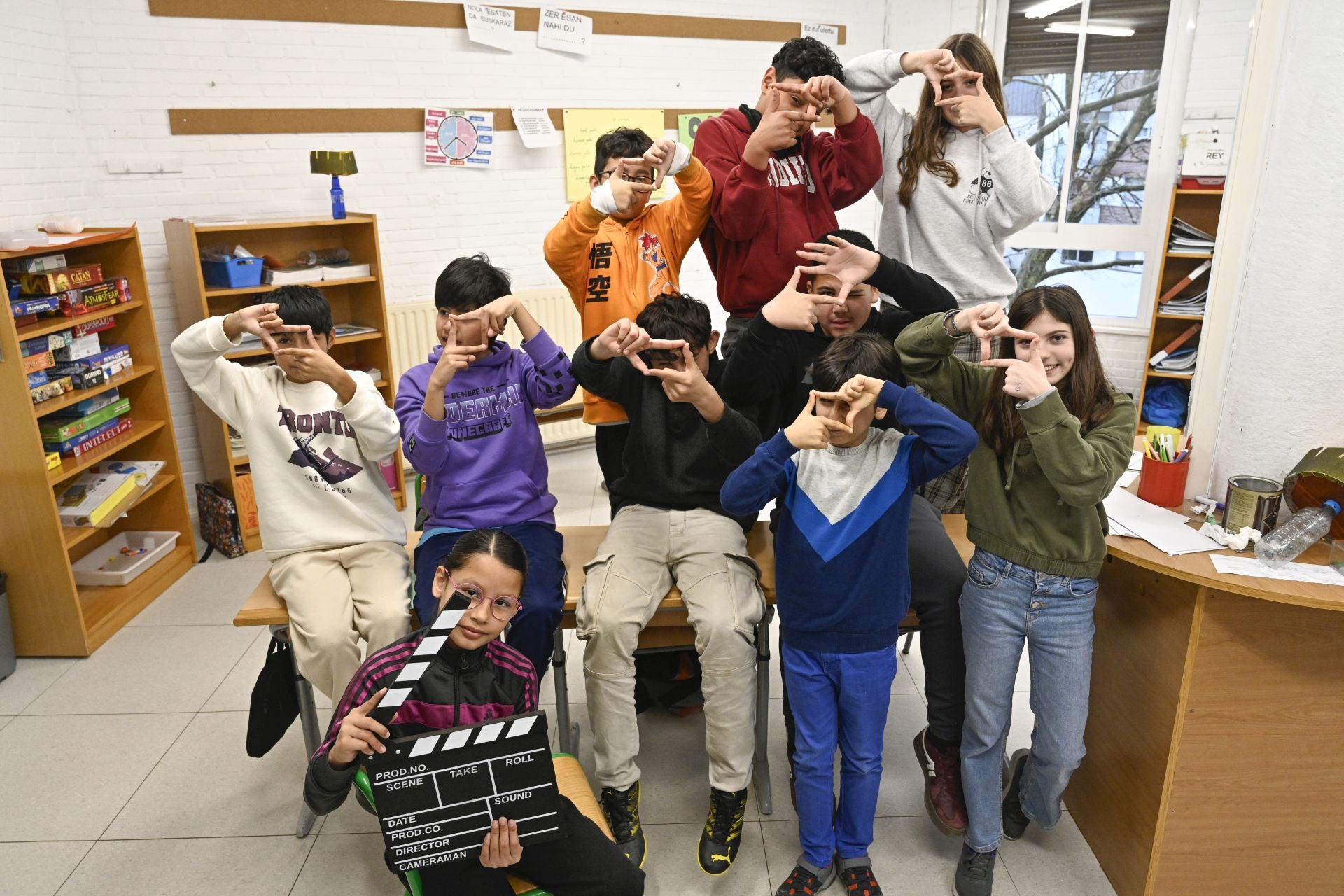 Alumnos de sexto de primaria del colegio Mendiola ya han aprendido a encuadrar planos.