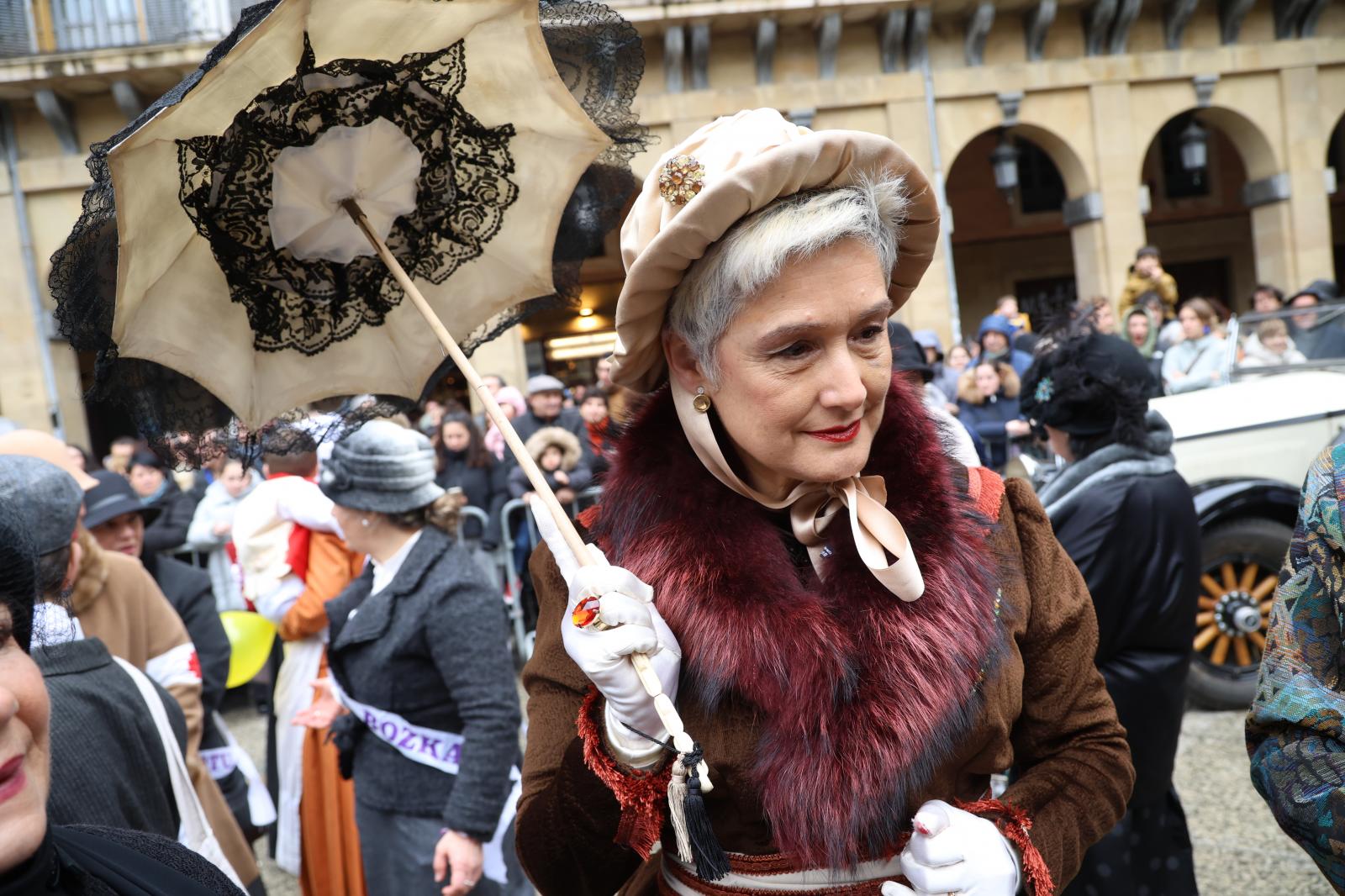 Inudeak eta Artzainak recorren la Parte Vieja