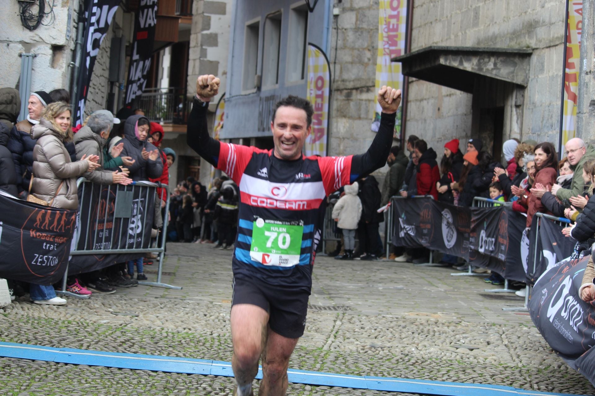 Iraitz Legorburu eta Eneritz Aramendi nagusi Kobaz Koba Trail lasterketan