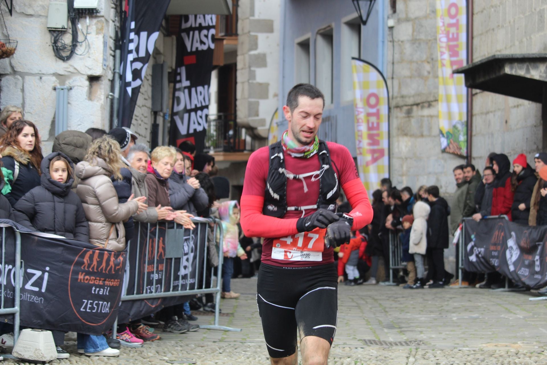 Iraitz Legorburu eta Eneritz Aramendi nagusi Kobaz Koba Trail lasterketan