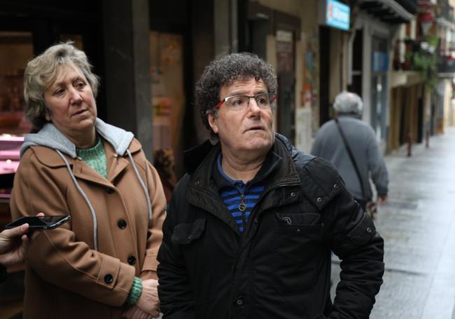 Inma Jauregi y Marín Berastegi, allegados de afectados.