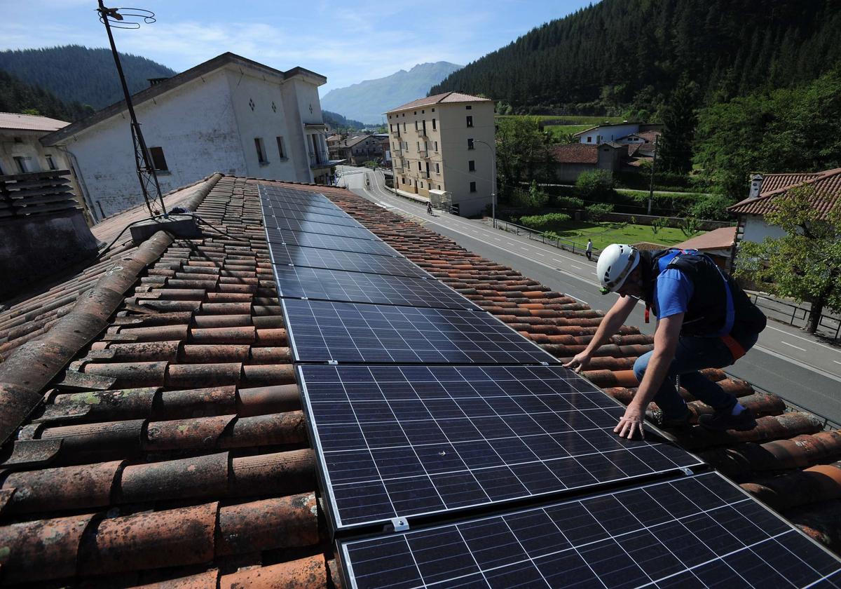 ¿Cuánto costaría instalar paneles solares en mi azotea y cuánto ahorraría en la factura?