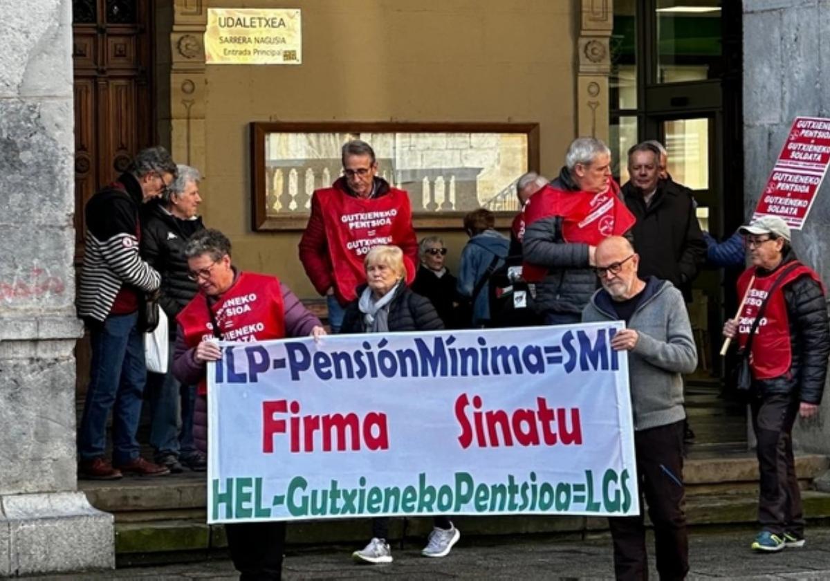 Recogida de firmas en Etxeberri