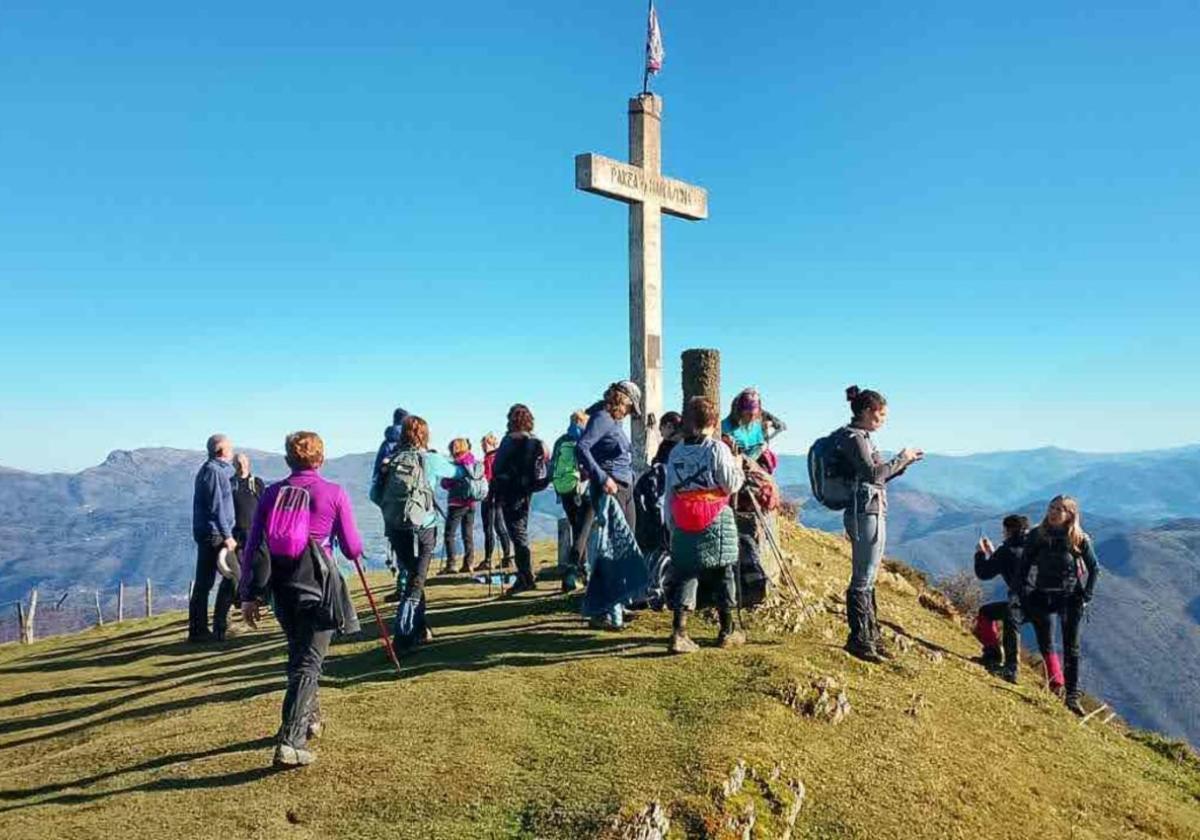 Indamendi Mendi Bazkunak egindako Aizpurutxo – Izazpi – Zumarraga txangoaren argazkia.