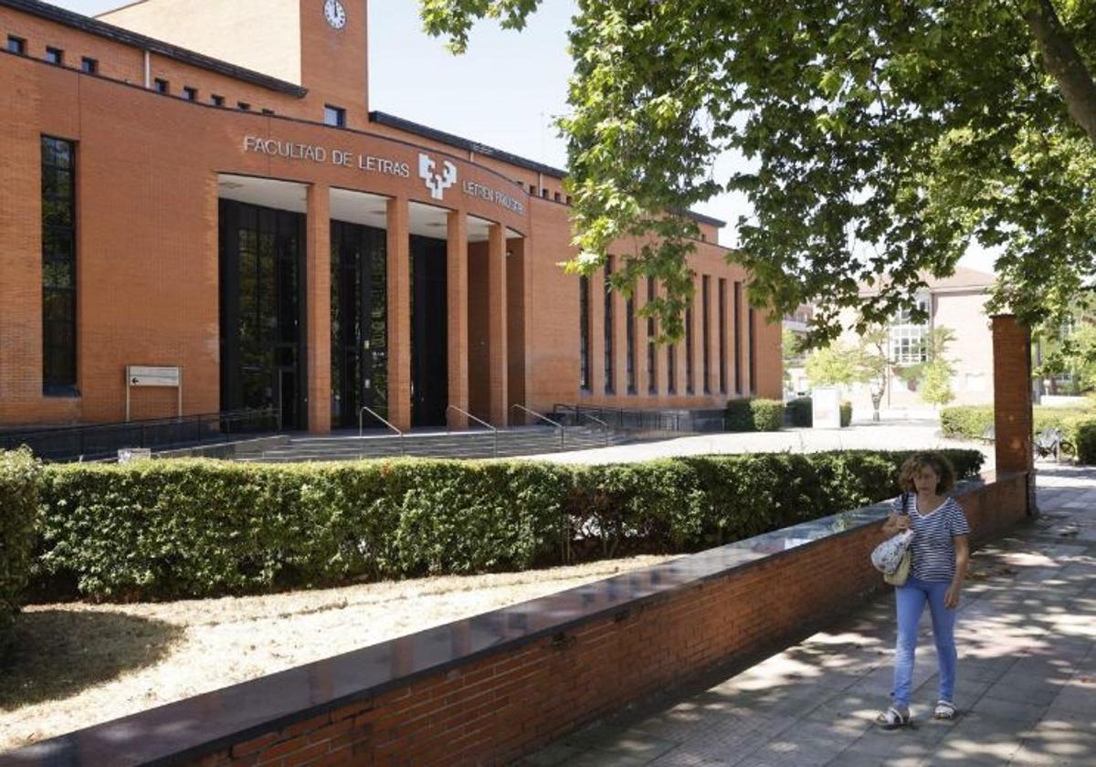 Exterior de la Facultad de Letras del campus de Álava.