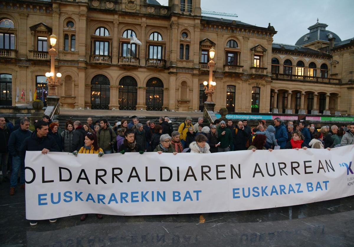 Concentración de esta tarde ante el Ayuntamiento de Donostia. Félix Morquecho