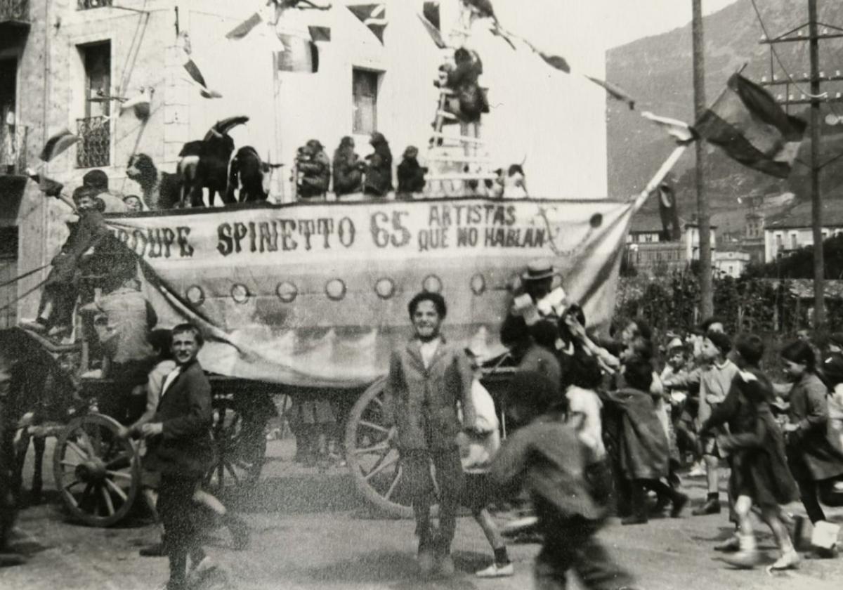 Ricardo, la magnífica foto que sacó tu aitona es de Tolosa, no lo dudes. ¿Carnaval?