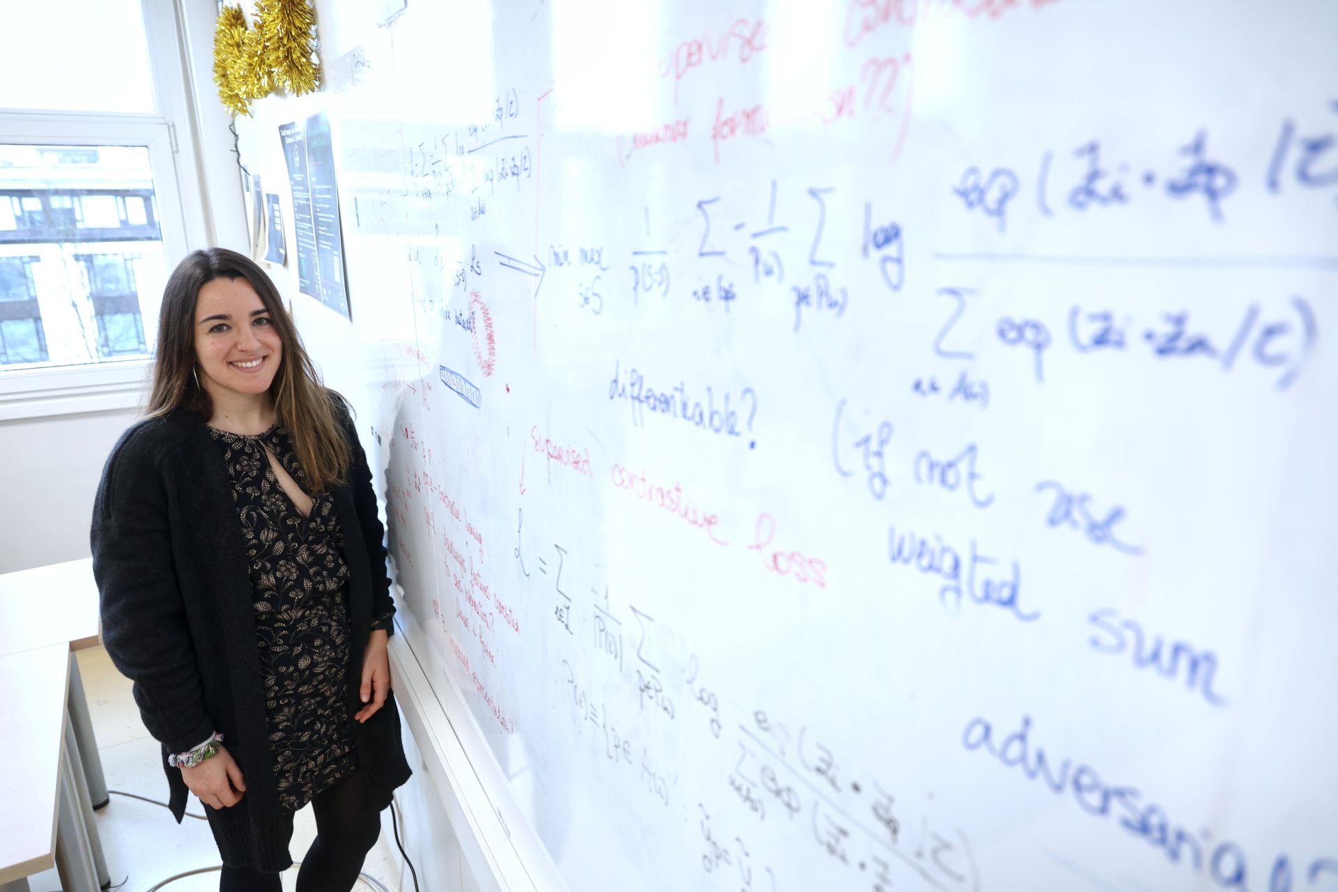 Ainhize Barrainkua posa en su despacho, en la Facultad de Informática de la UPV/EHU en Donostia.