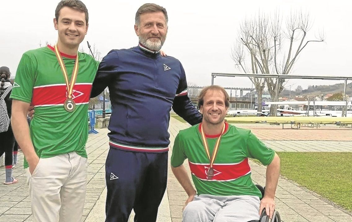 Beñat Odriozola, Xabier Zabala (entrenador) y Eneko Mendizabal.